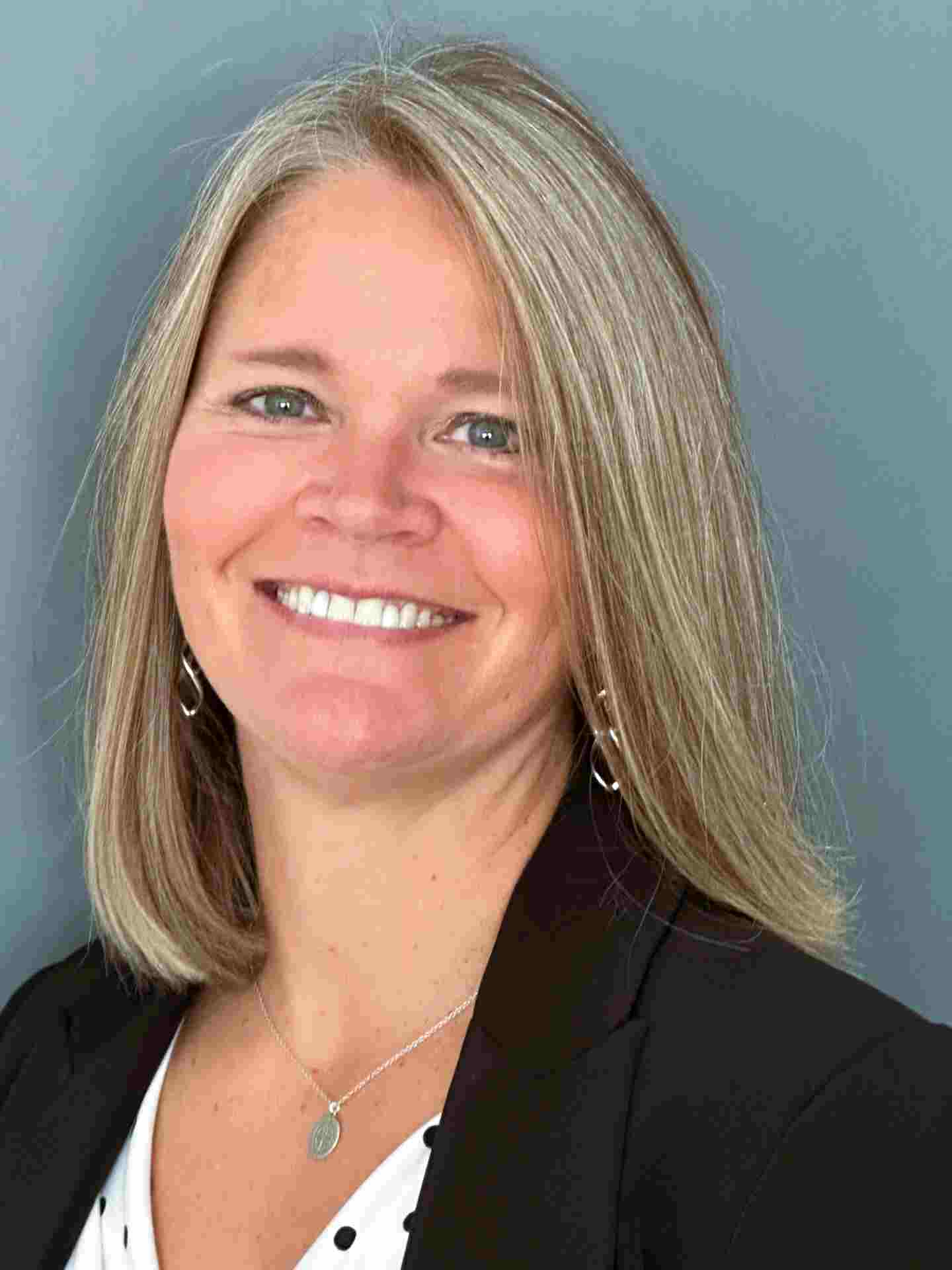 Headshot of Amy Savage